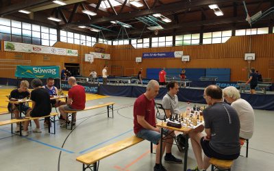 Schlag um Zug beim Tischtennis-Schach – mit Schweiß und Spaß in die Sommerferien